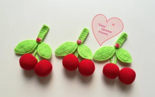 Вязаные вишенки подвески