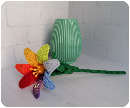 Вязаный цветок.