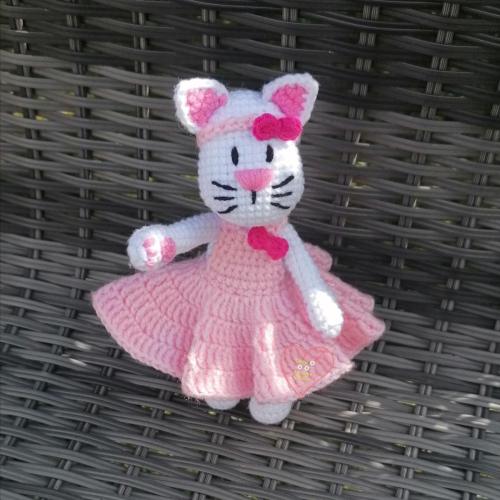 Вязаная кошка "Микси"